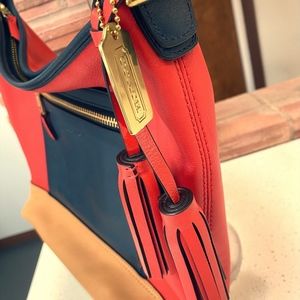 Amazing tri tone hobo leather Coach bag